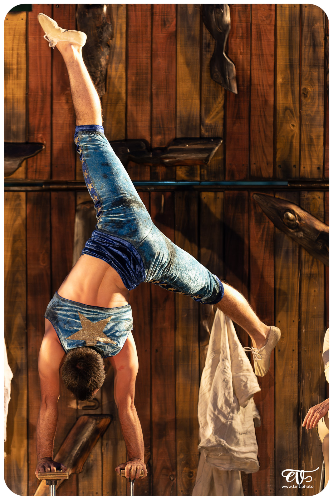 DE CHAIR ET D'ACIER (CIE 100 RACINES)